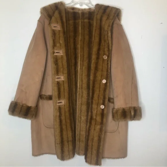 Jones New York Reversible Faux Fur Coat in Camel, size 2X. - Picture 3 of 14